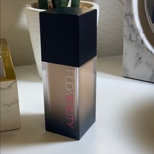 Huda beauty foundation